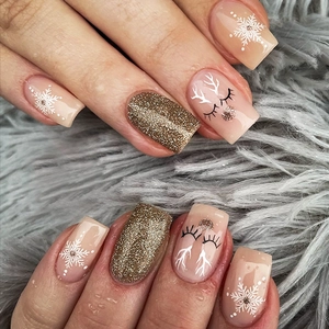 Faux Ongles à Presser Noël Renne Flocon de Neige Paillettes Court Fait à la Main Style Français Rose Nude Décor de Fête