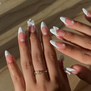 French Tip Press On Nails Long Almond Shape Glossy Nude Pink With 3D White Bow And Artificial Pearl Artificial Fingernails For Women