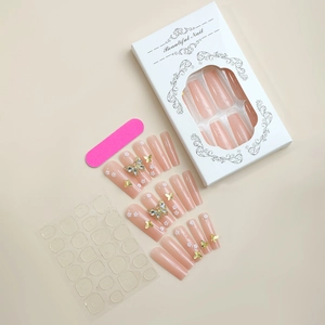Kit unghie a pressione con unghie nude coffin, farfalle dorate e adesivi per applicazione