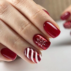 Weihnachts Kunstnägel Kurz Quadratisch Glänzend Rot Weiß Schneeflocke Zuckerstange Gestreift Festliche Maniküre Für Frauen