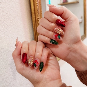 Christmas Press On Nails Glossy Red Green Almond Fake Nails With Santa Claus Elk Snowflake Rhinestone Bow Decoration For Women Holiday Party