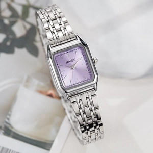 Montre à quartz carrée argentée pour femme avec cadran violet clair et bracelet à maillons