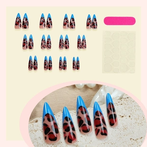 Unghie finte stiletto lunghe con stampa leopardata e punte French blu set 24 pezzi
