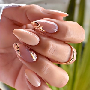 Faux Ongles Amande Style Français Design Floral Rose Nude Couleur Unie Accents Dorés Ongles Artificiels Pour Femmes