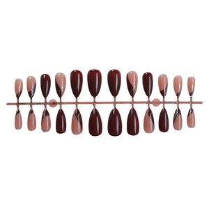 Unghie finte a mandorla rosso scuro e nude con onde glitter argento, set da 24 pezzi