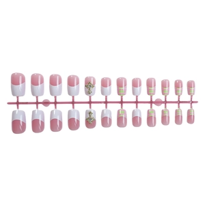 Weiße French Press-on Nails mit grünem Karomuster und funkelnden Straßstein-Kreuzen
