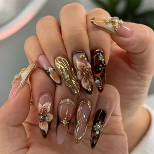 Faux Ongles Stiletto Longs Style Français Léopard Avec Fleurs En Relief 3D Künstliche Perles Strass Pour Femmes Style Salon