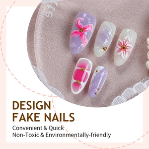 Handgefertigte Blumen-Nagelspitzen mit 3D-Marmor-Textur und goldenen Perlen-Details