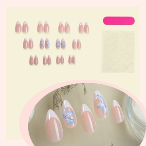 Faux ongles amande rose nude avec fleurs bleues et French tips, coffret de 24 pièces