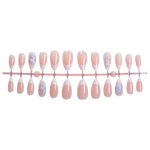 Faux ongles amande avec motifs floraux bleus et pointes blanches classiques style French
