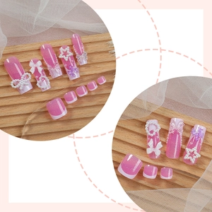 Unghie finte sfumate rosa con fiocchi 3D e perle da donna, manicure dolce in stile principessa