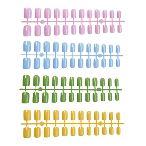 Lot de faux ongles courts en rose bleu vert et jaune unis 24 pièces par paquet