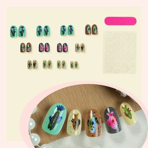 Faux ongles ovales courts avec motifs de poissons et kit de manucure de 24 pièces