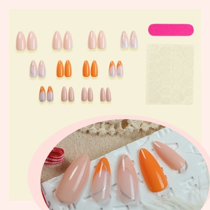 Press-on-Nägel-Set mit minimalistischem Pink, Orange und silbernen Glitzerwellen-Designs