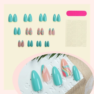 Kit de faux ongles French de forme amande aux tons bleus et motifs à vagues