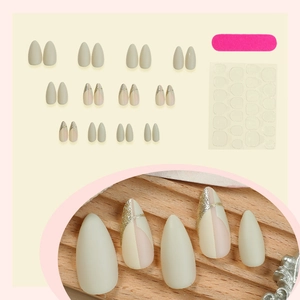Faux ongles amande français avec finition beige mat et détails pailletés lot de 24