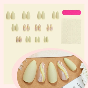 Set unghie finte a mandorla verde giallo opaco con motivi a onde dorate e accessori inclusi