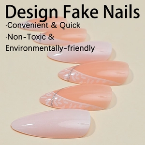 Faux ongles amande brillants nude et pêche avec lignes pailletées argentées et motifs fleurs