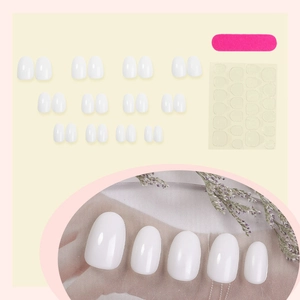 Kit de faux ongles courts blanc marbre avec lime à ongles et autocollants adhésifs