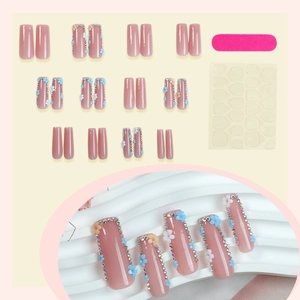Unghie finte lunghe rosa con motivi floreali e strass, kit completo con accessori