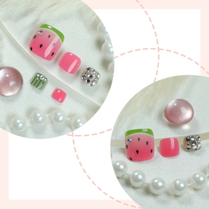 Faux ongles d'orteils design pastèque d'été avec strass et perles élégantes