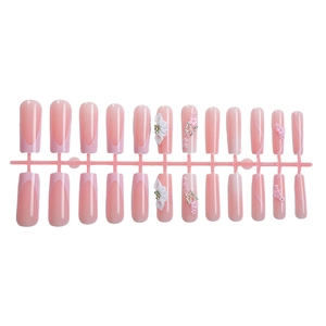 Set di 24 unghie finte rosa con decorazioni a fiori bianchi e diamanti a forma di farfalla