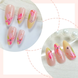 Unghie a mandorla floreali francesi con fiori rosa e punte gialle per manicure elegante
