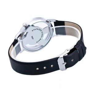 Montre à quartz minimaliste avec boîtier en acier inoxydable et bracelet cuir noir