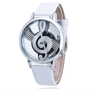 Montre à quartz avec bracelet blanc et cadran argenté ajouré arborant une clé de sol