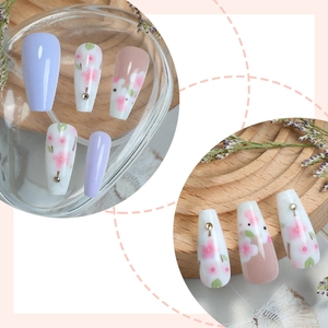Faux ongles ballerine longs aux teintes lavande et motifs floraux élégants