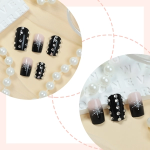 Faux ongles dégradés français avec flocons et strass en forme carrée de longueur moyenne