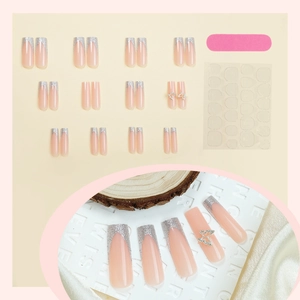 Faux ongles cercueil french avec papillon et paillettes argentées, lot de 24 pièces