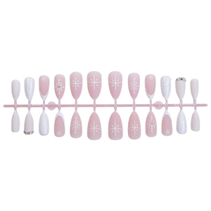 Unghie finte invernali con fiocchi di neve, sfumatura rosa bianco, glitter e strass