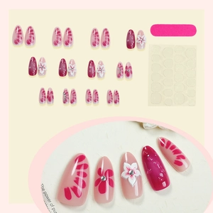 Unghie finte sfumate rosa viola con fiori 3D, strass e kit di accessori completo