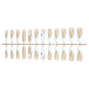 Faux ongles French blancs avec fleurs 3D et détails de papillons dorés élégants