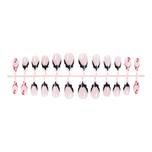 Faux ongles amande Halloween avec gouttes de sang rouges et motifs de chauve-souris