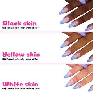 Faux ongles amande French bleu marbré sur différentes teintes de peau noire et blanche