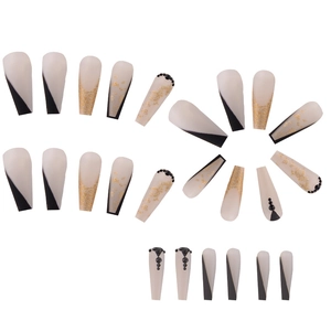 Faux ongles longs forme cercueil avec poudre de feuille d'or et design French tip