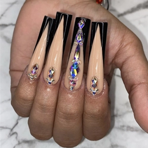 Unghie Finte Press On Lunghe Coffin French V Nere Accenti Strass Ballerina Artificiali Nude Per Donne