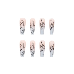Faux ongles ballerine dégradé rose et bleu avec motifs papillons noirs et étoiles