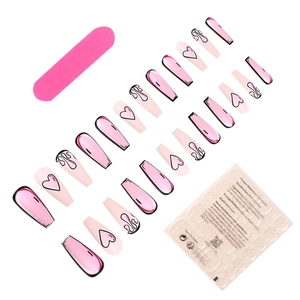 Faux ongles mats roses avec motifs flammes et cœurs pop art et kit de préparation
