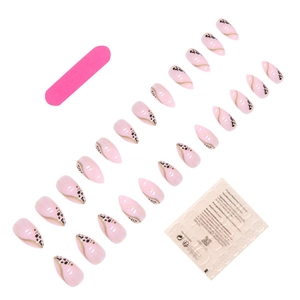 Faux ongles amandes roses avec lignes dorées ondulées et motifs léopard artistiques