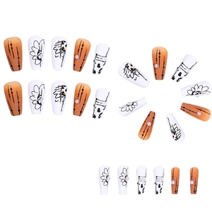 Faux ongles mats orange et blanc avec motifs floraux peints à la main et perles