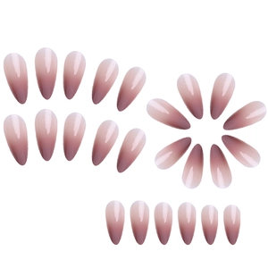 Set de 24 faux ongles amande avec dégradé du rose au rouge foncé et forme goutte
