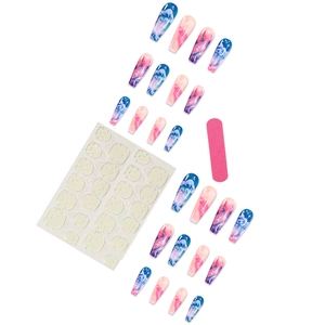Kit de faux ongles longs avec dégradé bleu-rose onirique et motifs de nuages et d'étoiles