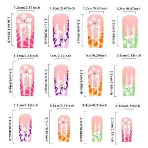 Tableau des tailles d'ongles carrés à fleurs avec 12 pièces ornées de strass brillants
