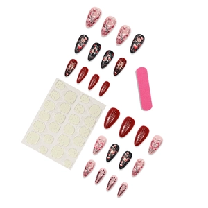 Mandel-Kunstnägel-Set mit Rosenmotiven, Klebe-Tabs und kleiner rosa Nagelfeile