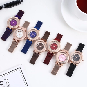 Collection de montres quartz pour femme avec bracelets magnétiques et lunettes strass