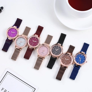 Collection de montres quartz pour femmes avec cadran étoilé et bracelet magnétique