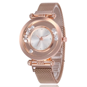 Montre élégante en or rose pour femme avec bracelet milanais et cristaux brillants